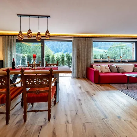 Hide-away Hahnenkamm 1